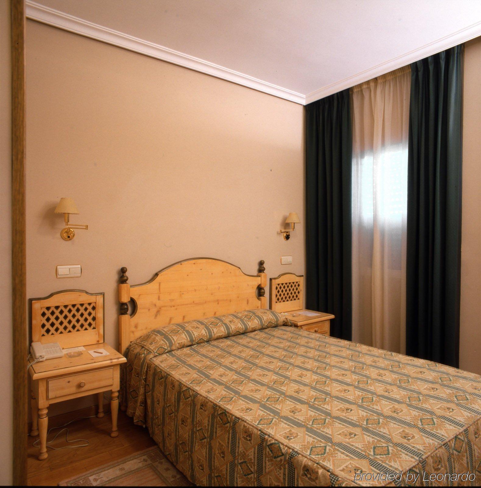 مالبارتيدا دي بلاسينثيا Hotel Puerta De Monfrague الغرفة الصورة